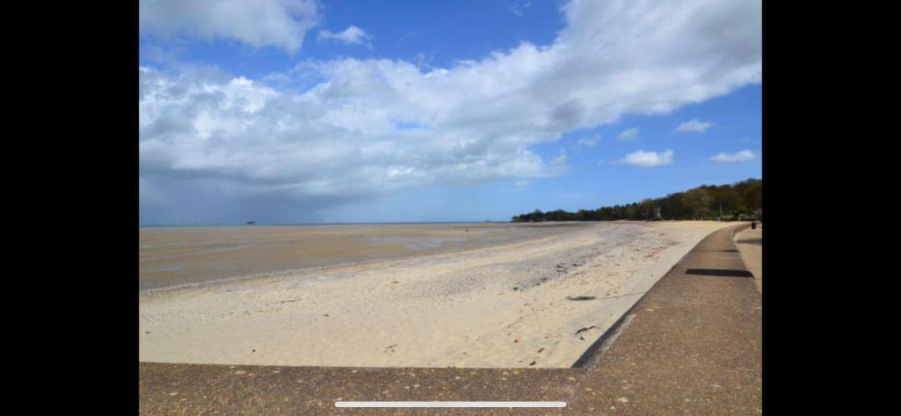 Wight On The Beach, Sleeps 4, Free Off Road Parking, Balcony With Sea Views Райд Экстерьер фото